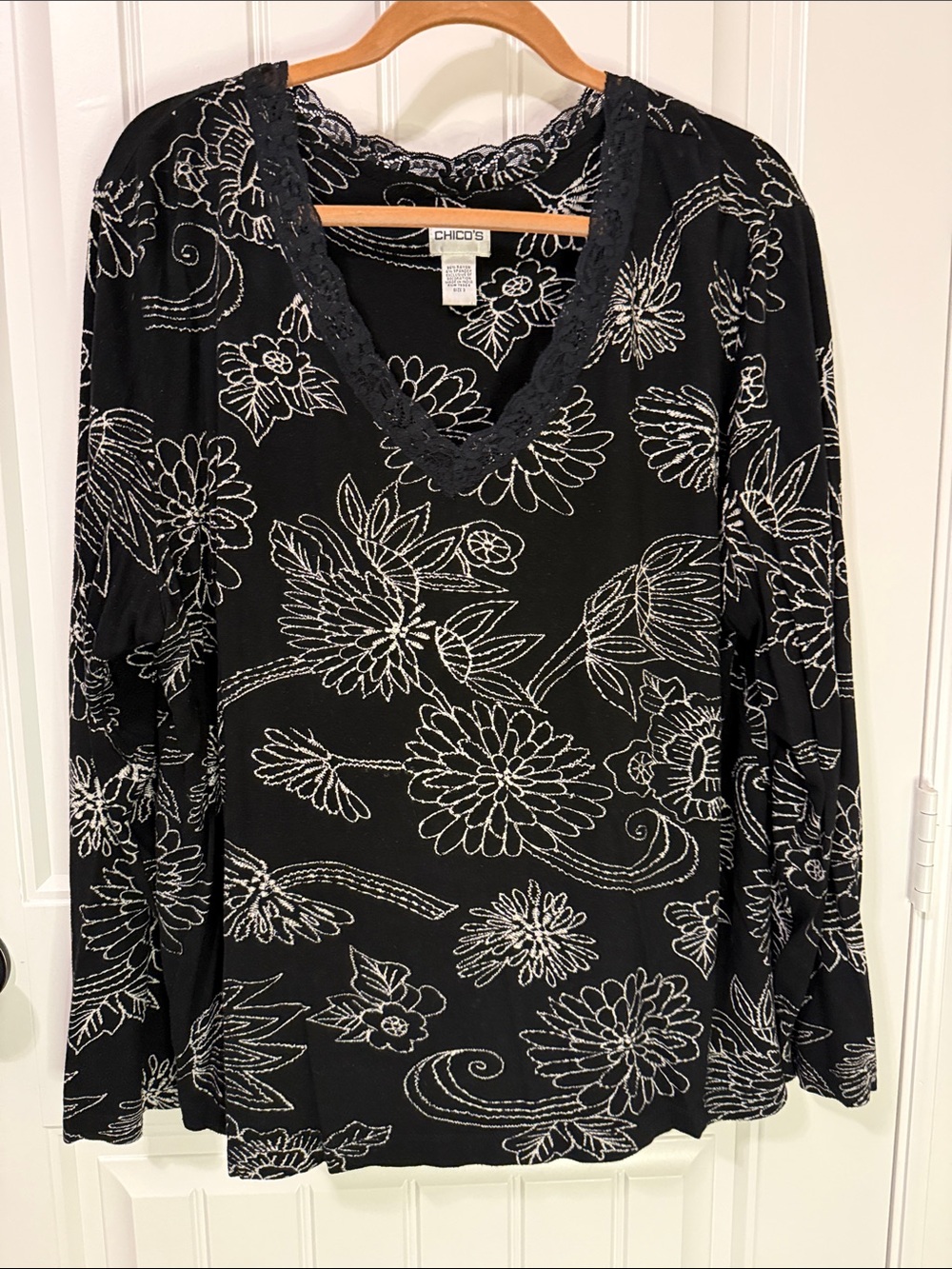 Chico's Black Top with White Floral Outline V-Neck Long Sleeve